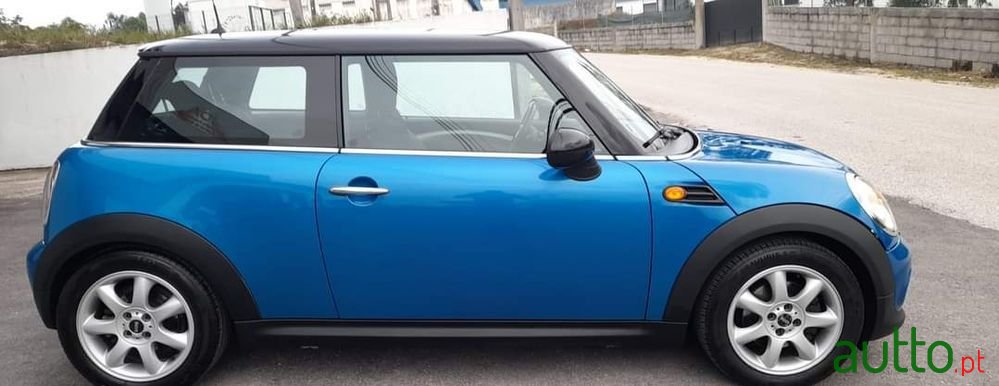 2011' MINI Cooper D photo #3