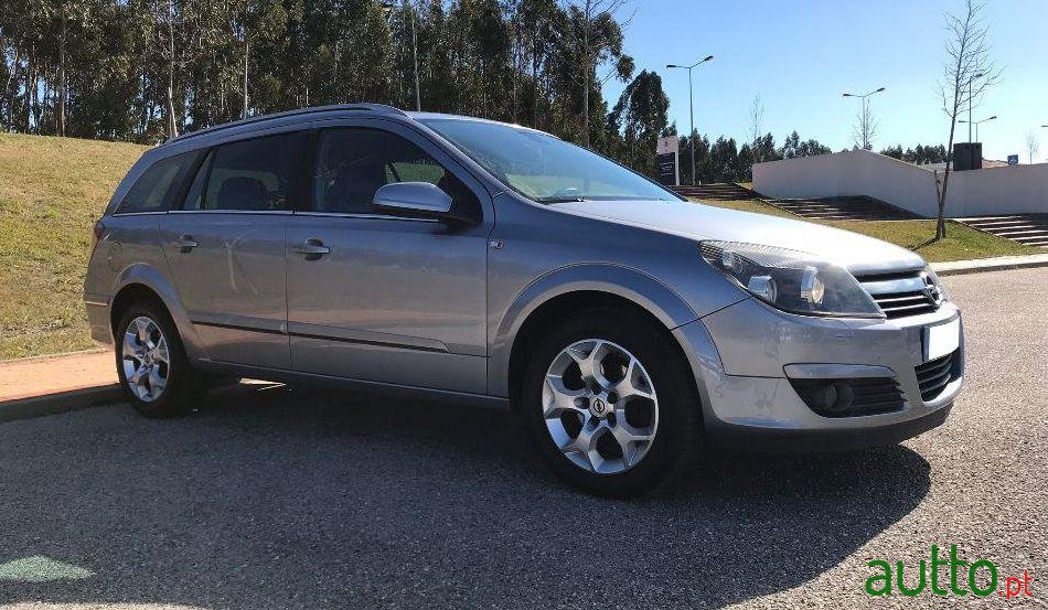 2005' Opel Astra Caravan photo #1