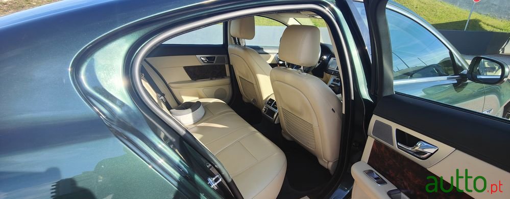 2011' Jaguar XF 2.2 D Classic photo #6