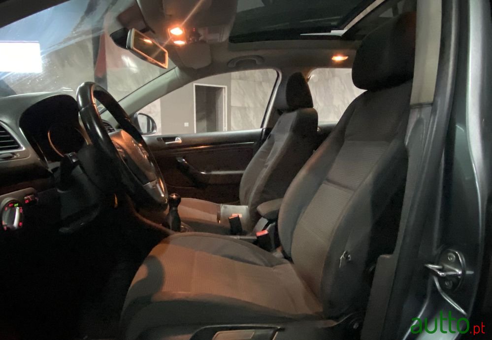 2010' Volkswagen Golf Variant photo #6