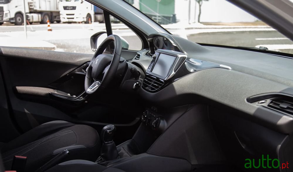2014' Peugeot 208 1.2 Vti Active photo #6