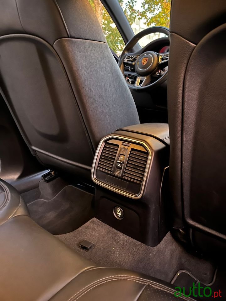 2019' Porsche Macan photo #7