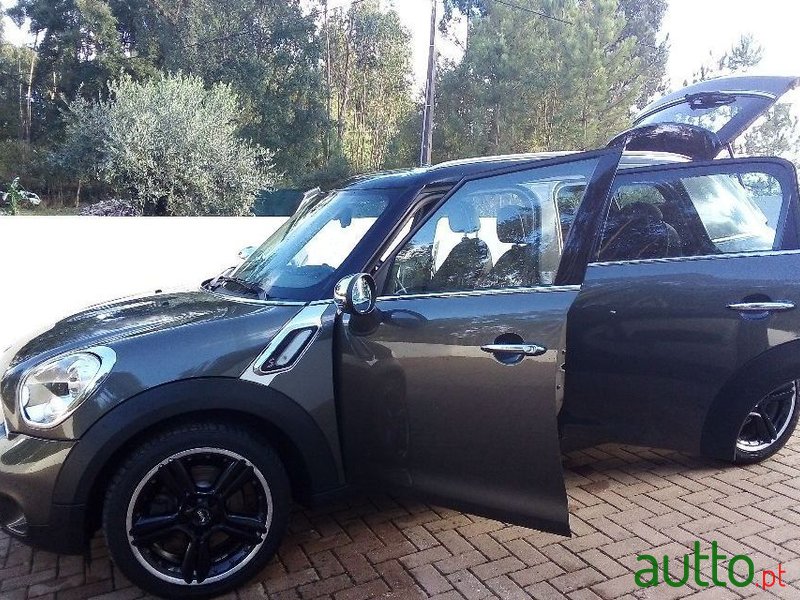 2011' MINI Countryman photo #2