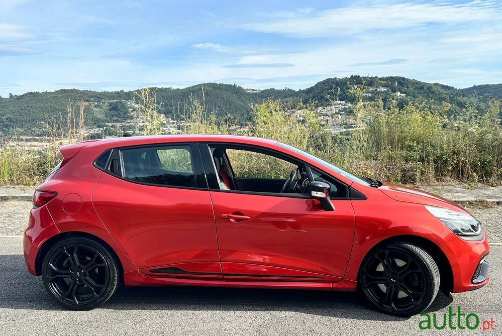 2013' Renault Clio Sport photo #3