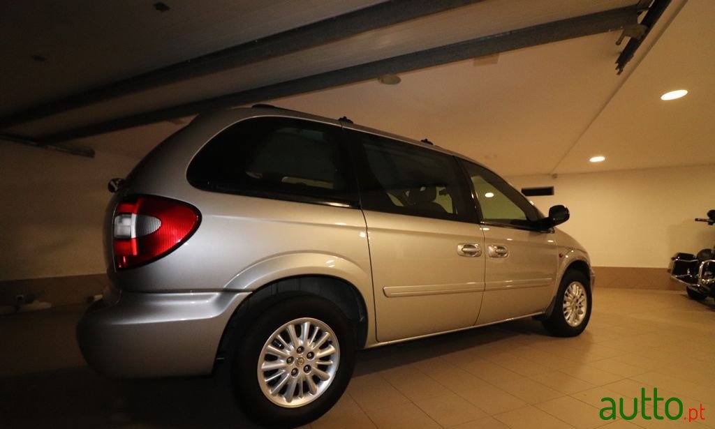 2006' Chrysler Voyager photo #6