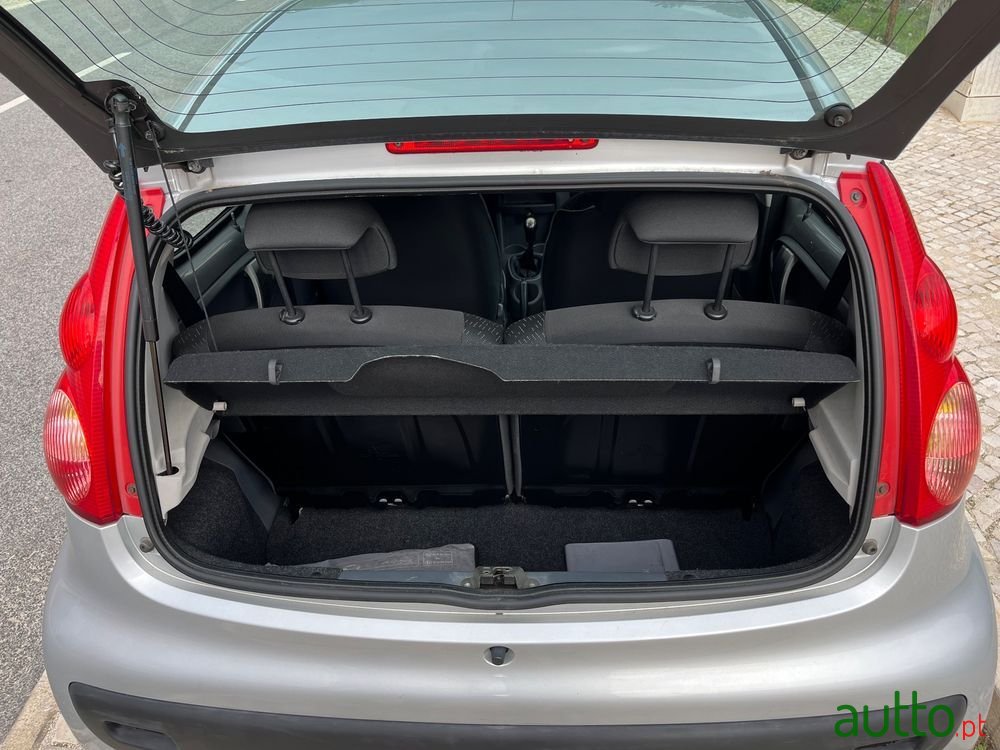 2010' Peugeot 107 photo #5