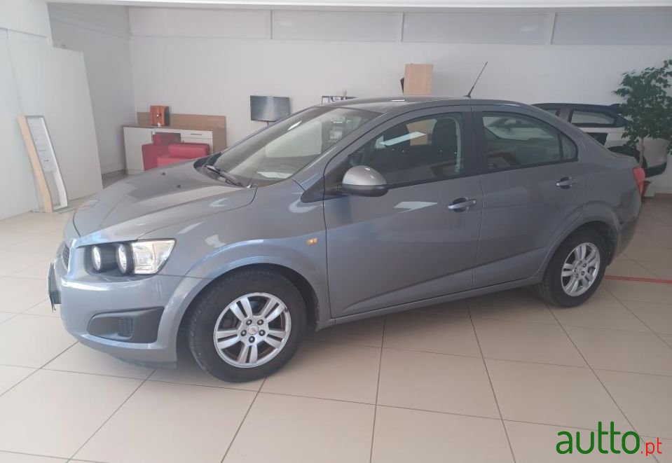 2013' Chevrolet Aveo photo #2