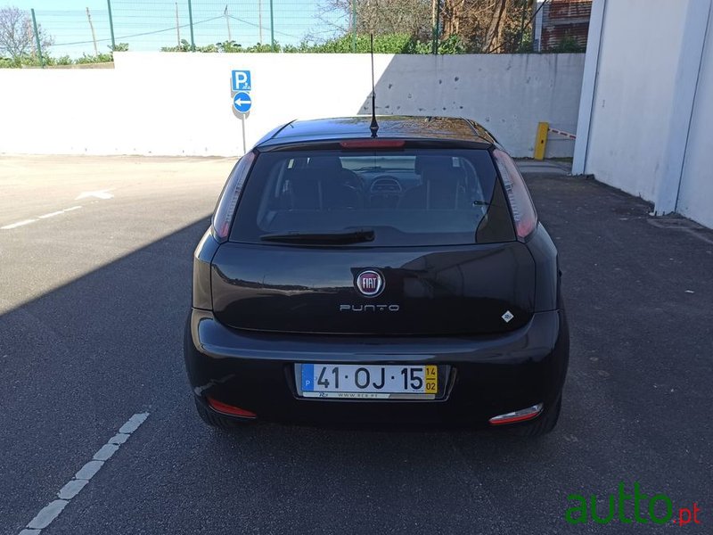 2014' Fiat Punto photo #2