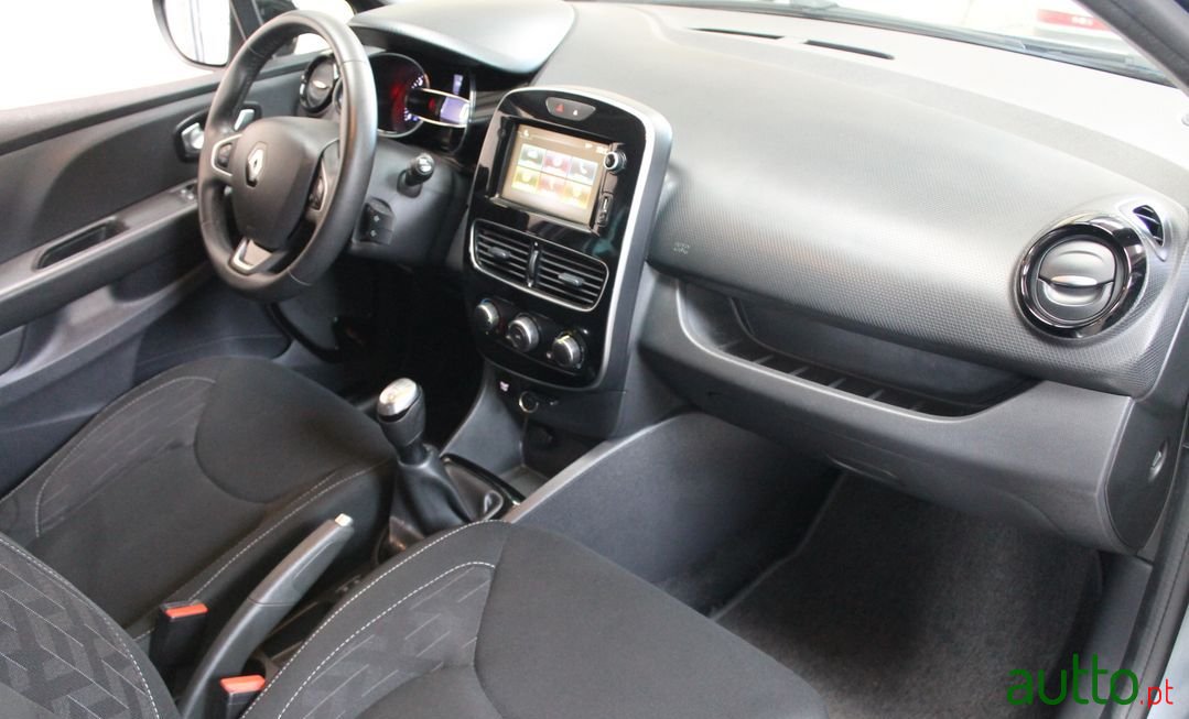2019' Renault Clio photo #6