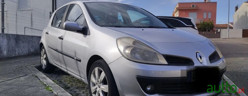 2005' Renault Clio photo #1