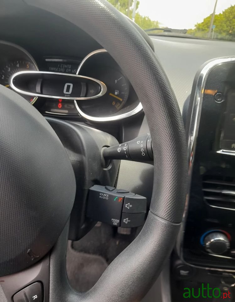 2014' Renault Clio Sport Tourer photo #6