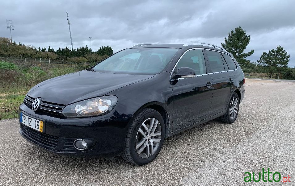 2010' Volkswagen Golf Variant photo #2