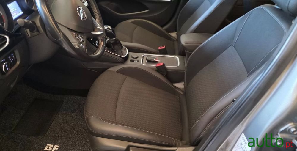 2017' Opel Astra Sports Tourer photo #5