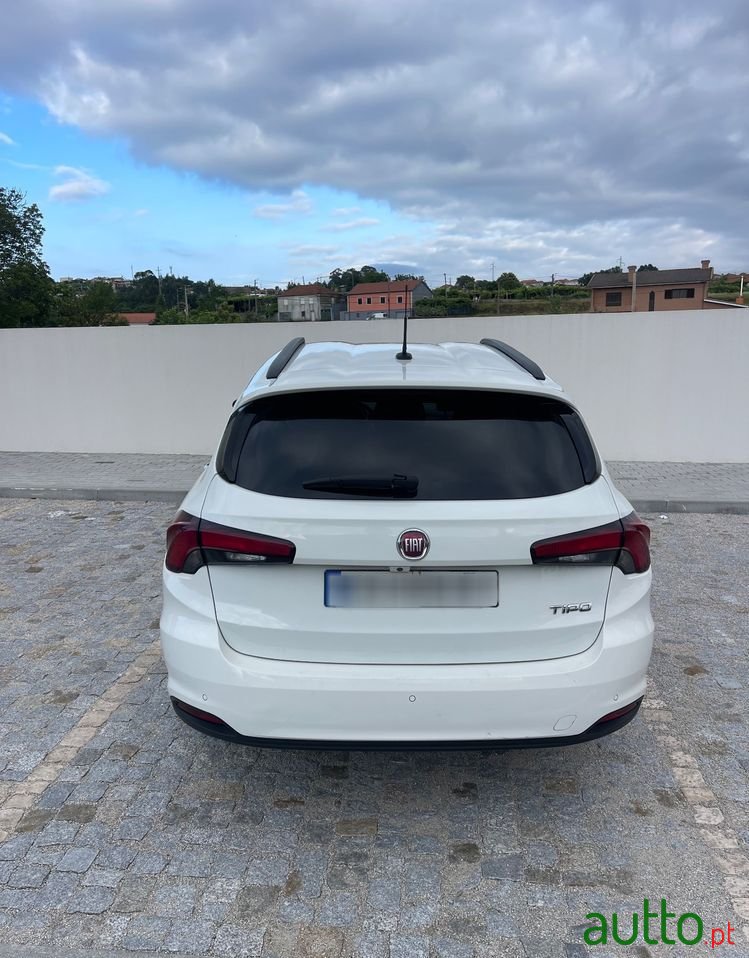 2020' Fiat Tipo Station Wagon photo #4