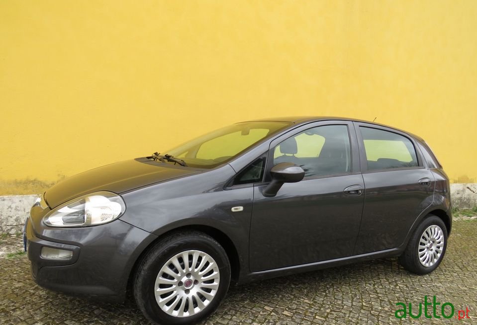 2011' Fiat Punto Evo photo #4