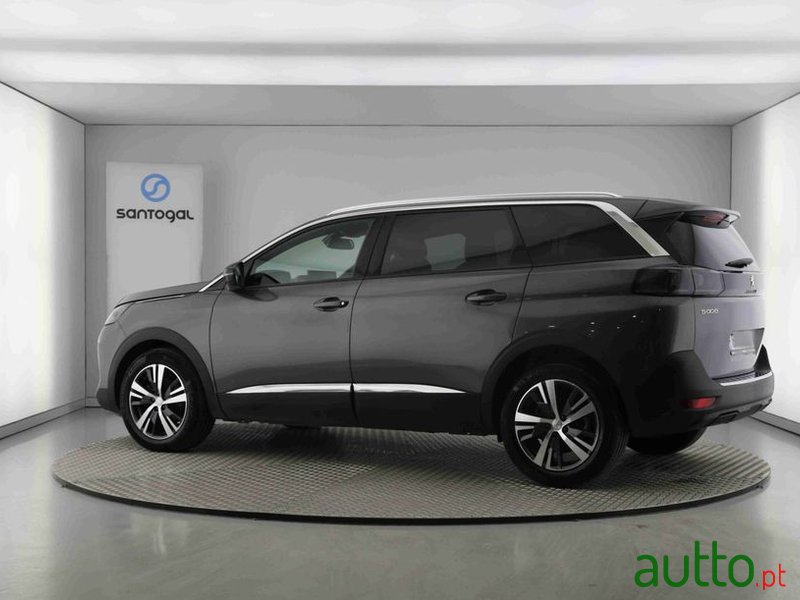 2024' Peugeot 5008 photo #3