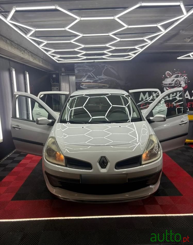 2008' Renault Clio photo #3