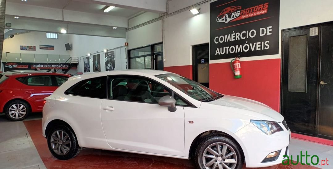 2013' SEAT Ibiza photo #2