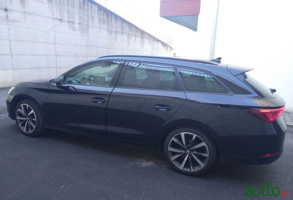 2022' SEAT Leon St photo #5