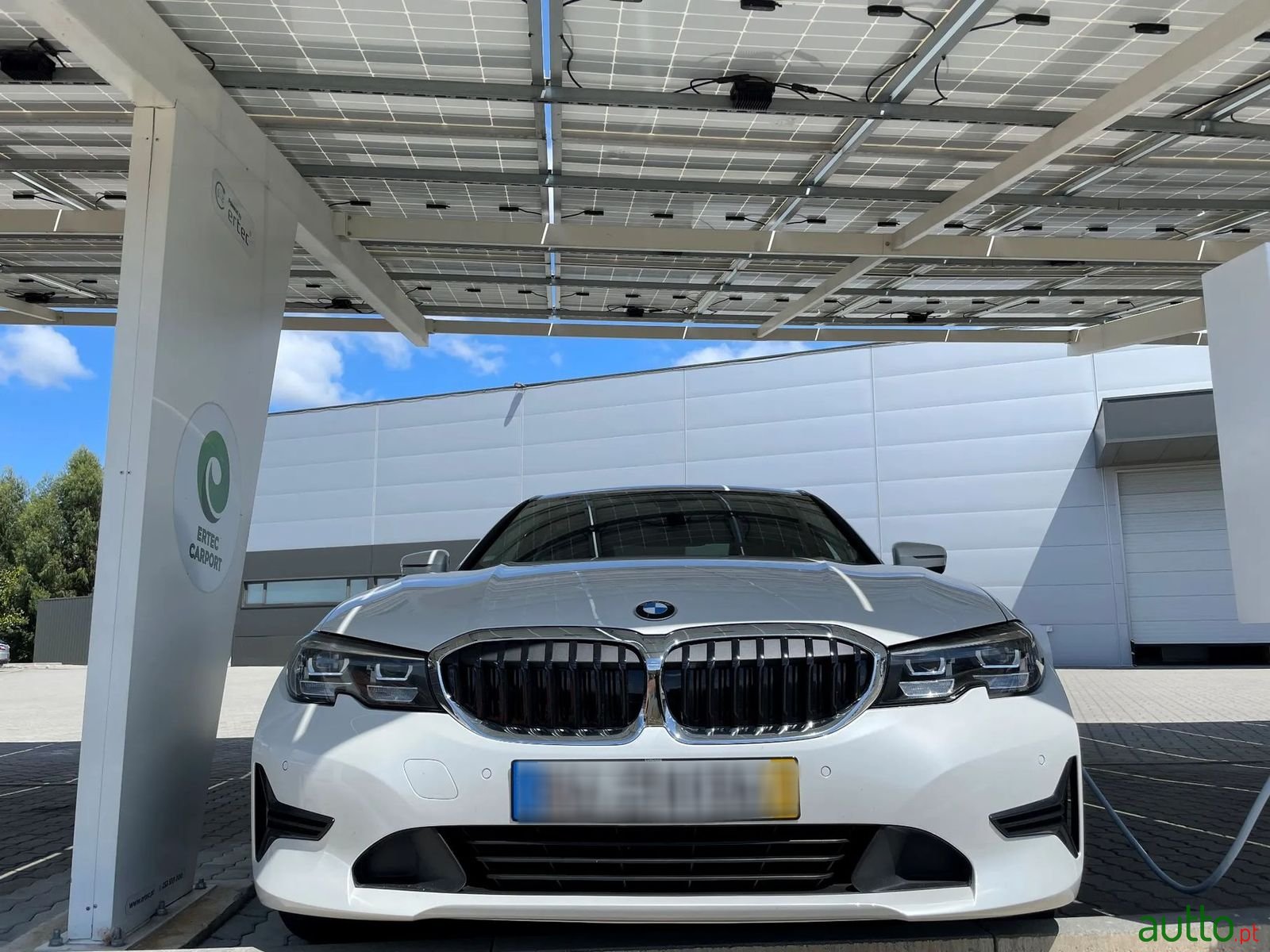 2019' BMW 330 photo #2