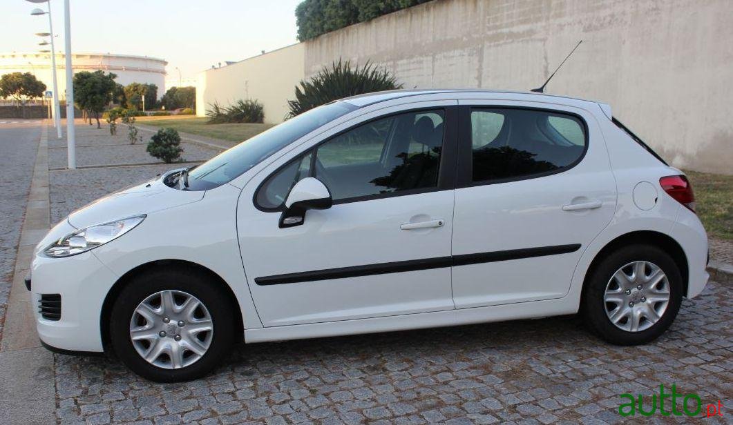 2009' Peugeot 207 Hdi photo #2