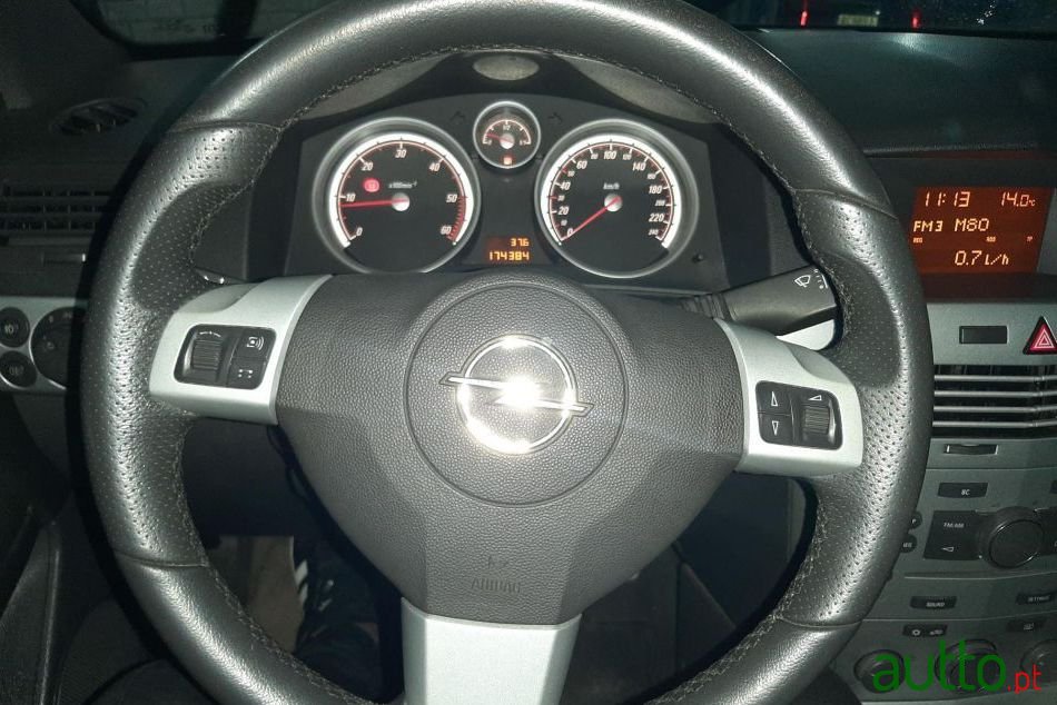 2008' Opel Astra Gtc photo #2