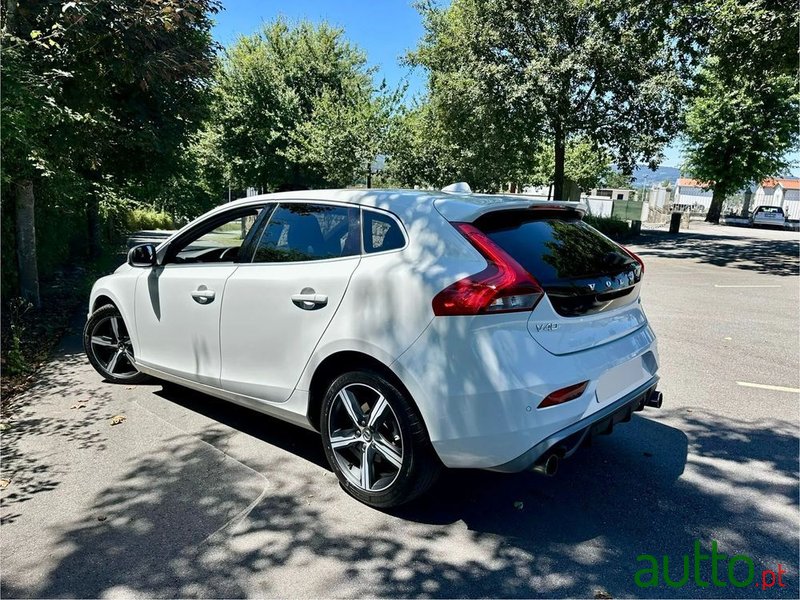 2017' Volvo V40 photo #5