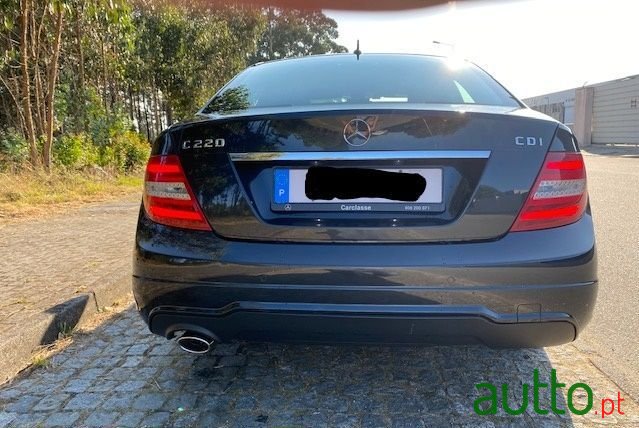 2011' Mercedes-Benz C-220 photo #3