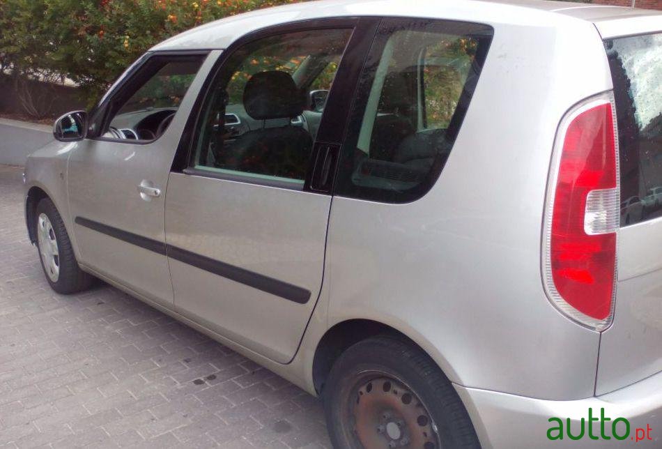 2007' Skoda Roomster photo #2