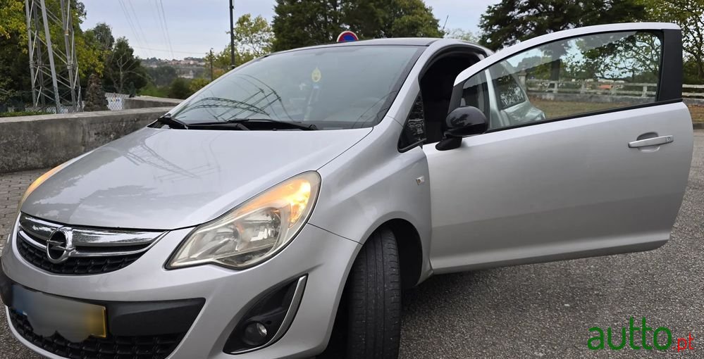 2011' Opel Corsa photo #2