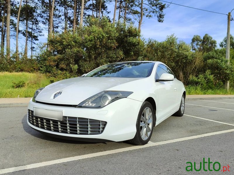 2013' Renault Laguna Coupe photo #1