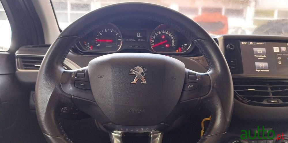2015' Peugeot 208 photo #4