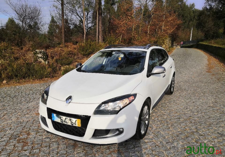 2011' Renault Megane Sport Tourer photo #1