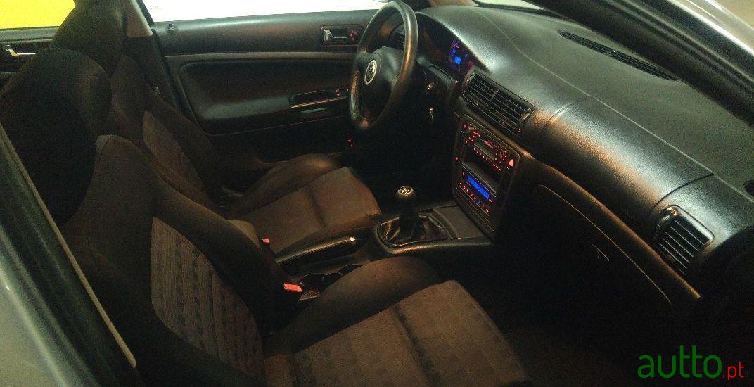 2001' Volkswagen Passat photo #2