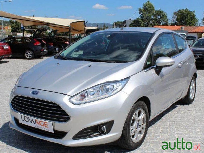 2013' Ford Fiesta photo #2