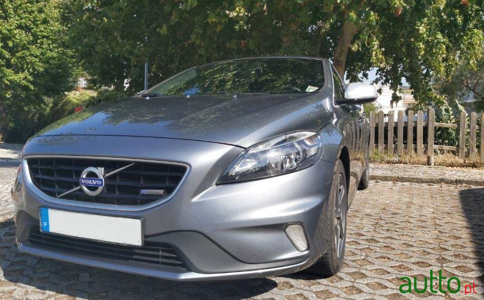 2014' Volvo V40 2.0 D4 R-Design photo #3