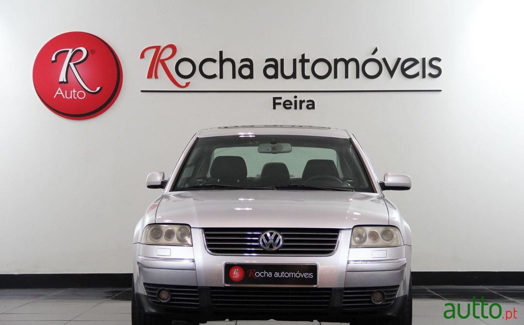 2001' Volkswagen Passat photo #2