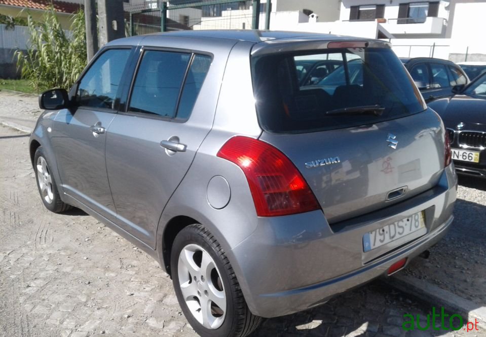 2007' Suzuki Swift photo #2