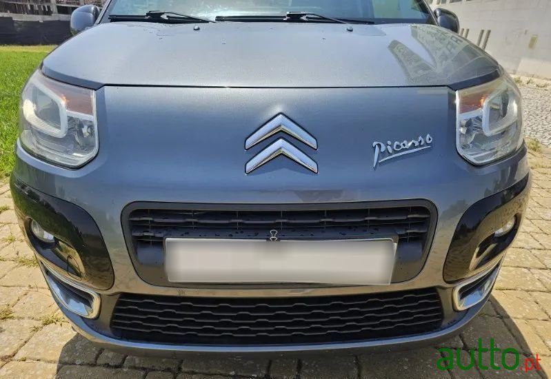 2012' Citroen C3 Picasso photo #3