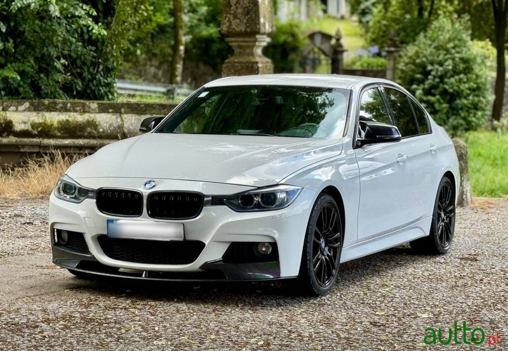 2013' BMW 320 photo #1