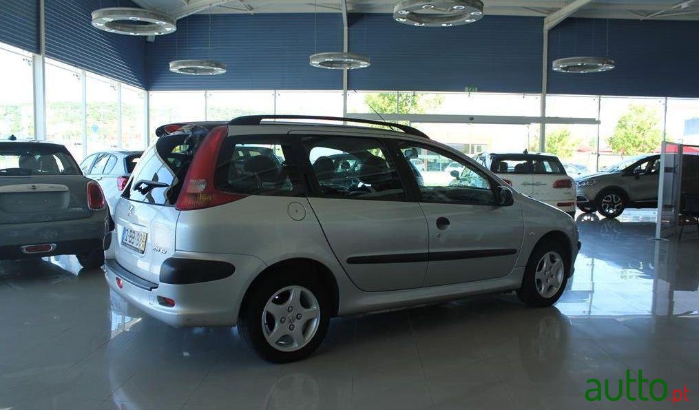 2005' Peugeot 206 Sw photo #1