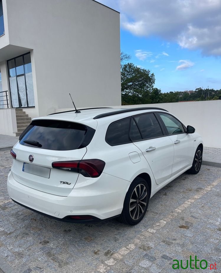 2020' Fiat Tipo Station Wagon photo #3