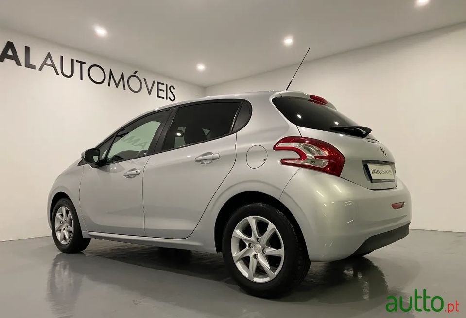 2014' Peugeot 208 photo #3