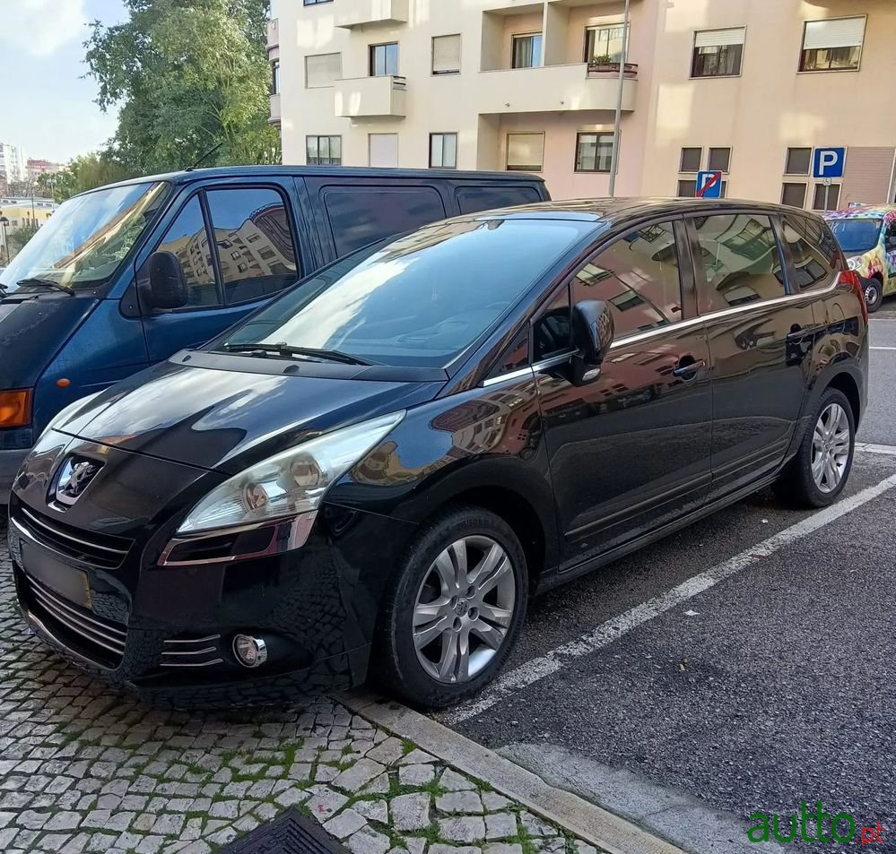 2010' Peugeot 5008 photo #2