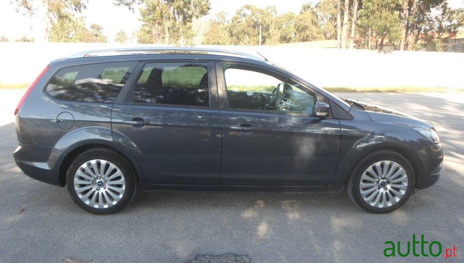 2011' Ford Focus Sw photo #3