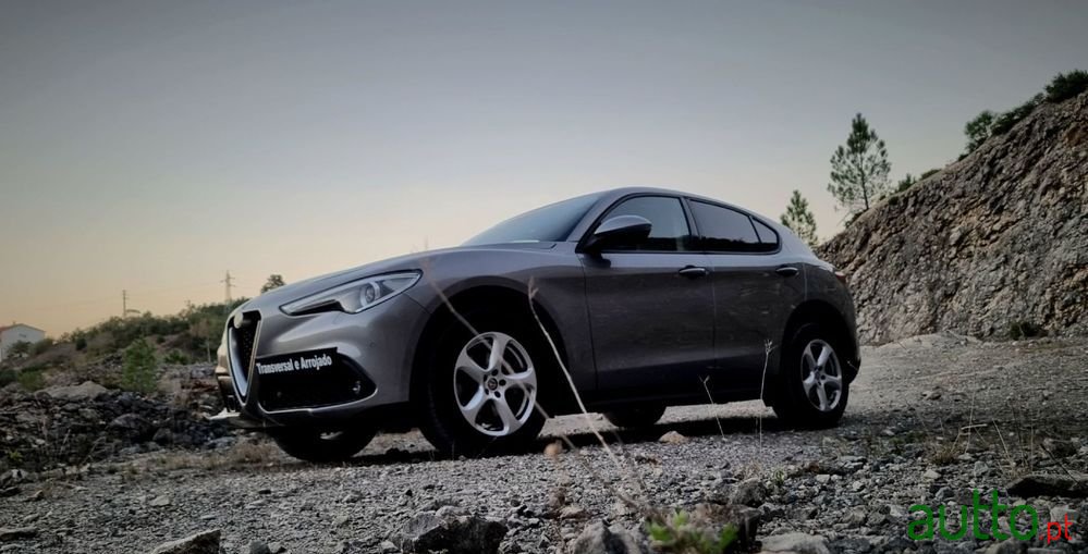 2018' Alfa Romeo Stelvio photo #5