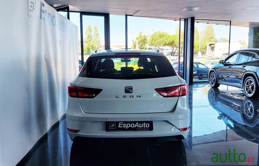 2019' SEAT Leon St photo #6