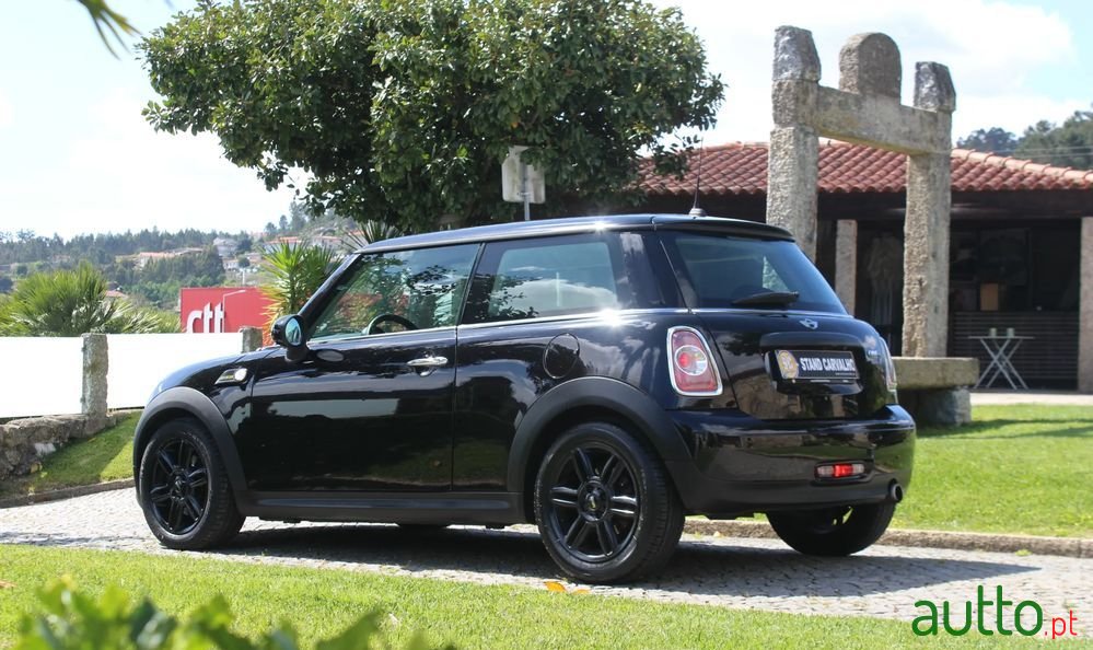 2013' MINI Cooper D photo #3