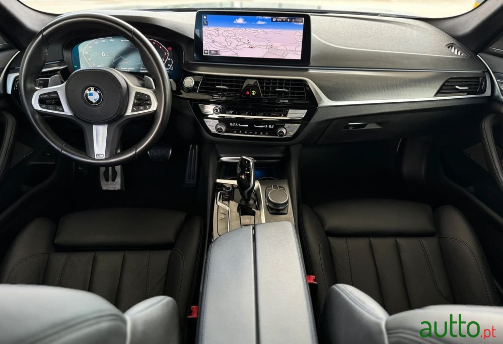 2020' BMW 530 E Pack M photo #6