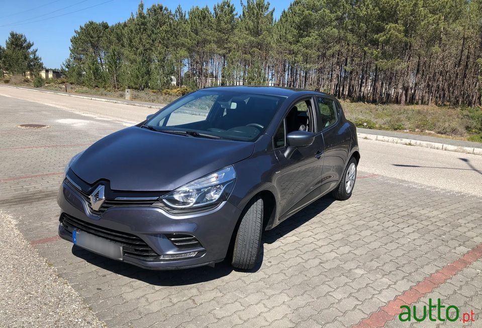 2019' Renault Clio photo #1